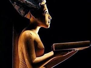 Американський викладач повернув в музей Каїра статуетку Ехнатона Американський викладач повернув в музей Каїра статуетку Ехнатона