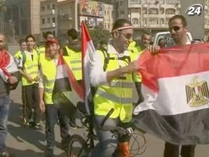 Єгиптяни проводять акцію, присвячену відставці Мубарака Єгиптяни проводять акцію, присвячену відставці Мубарака