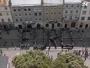 Під час ЄВРО-2012 в Україні працюватимуть 2,5 тисячі волонтерів Під час ЄВРО-2012 в Україні працюватимуть 2,5 тисячі волонтерів