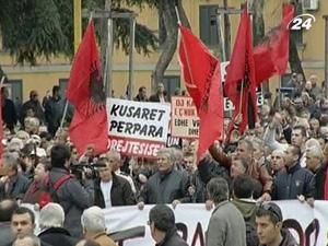 В Албанії відбулися багатотисячні антиурядові демонстрації В Албанії відбулися багатотисячні антиурядові демонстрації