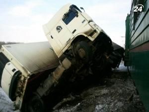 На Одещині потяг на переїзді протаранив фуру На Одещині потяг на переїзді протаранив фуру