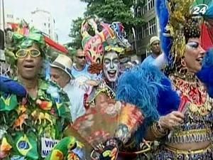 Бразильці готуються до щорічного карнавалу Бразильці готуються до щорічного карнавалу