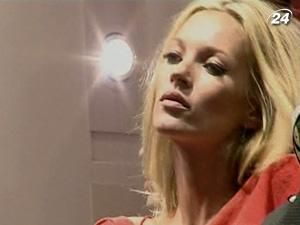 Cупермодель Кейт Мосс сама пошиє собі весільну сукню Cупермодель Кейт Мосс сама пошиє собі весільну сукню