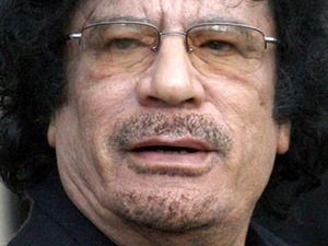 Через дощ Каддафі не пішов до протестуючих (ВІДЕО) Через дощ Каддафі не пішов до протестуючих (ВІДЕО)