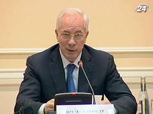 Азаров: Встигнуть зачесатись і припудритись Азаров: Встигнуть зачесатись і припудритись