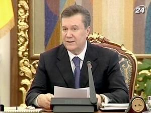 Янукович планує збільшити середні пенсії до 1380 грн. до кінця року Янукович планує збільшити середні пенсії до 1380 грн. до кінця року