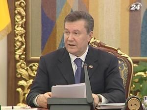 Янукович хоче виставити сільгоспземлі на продаж у 2012 році Янукович хоче виставити сільгоспземлі на продаж у 2012 році