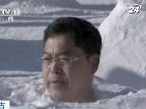 Китаєць встановив рекорд з перебування під снігом