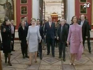 Король Іспанії Хуан Карлос та його дружина Софія відвідали Ермітаж Король Іспанії Хуан Карлос та його дружина Софія відвідали Ермітаж