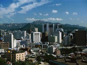 Південь Кореї закидує північну частину листівками про Єгипет та Лівію Південь Кореї закидує північну частину листівками про Єгипет та Лівію