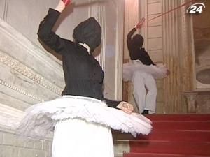 Арт-проект "Mode'n'art" перетворив жінку на витвір мистецтва Арт-проект "Mode'n'art" перетворив жінку на витвір мистецтва