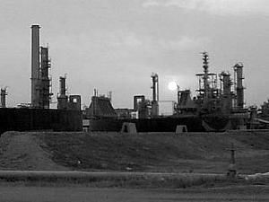 Ірак: терористи підірвали найбільший в країні нафтопереробний завод Ірак: терористи підірвали найбільший в країні нафтопереробний завод