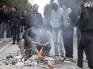 У Тунісі люди й далі гинуть у заворушеннях У Тунісі люди й далі гинуть у заворушеннях