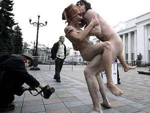 Імітація сексу довела блогера до колонії Імітація сексу довела блогера до колонії