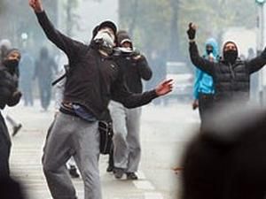 У Тріполі прихильники Каддафі стріляють у повітря У Тріполі прихильники Каддафі стріляють у повітря