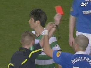 Арбітр вилучив трьох футболістів "Рейнджерса" Арбітр вилучив трьох футболістів "Рейнджерса"