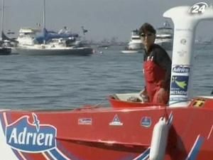 Француженка Анна Кемер самотужки перетне Тихий океан Француженка Анна Кемер самотужки перетне Тихий океан