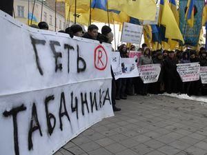 Біля Верховної Ради збираються прихильники і опозиціонери Табачника Біля Верховної Ради збираються прихильники і опозиціонери Табачника