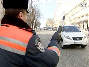 ДАІ "солодко" вітала жінок-водіїв з 8 березня просто на дорозі ДАІ "солодко" вітала жінок-водіїв з 8 березня просто на дорозі