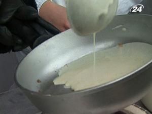 У Севастополі на честь завершення Масляної просто неба пекли млинці У Севастополі на честь завершення Масляної просто неба пекли млинці