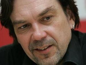 Андрухович: З’явилась феноменальна можливість трахнути владу ненасильницькою солідарною дією Андрухович: З’явилась феноменальна можливість трахнути владу ненасильницькою солідарною дією