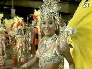 На бразильському карнавалі стартував парад шкіл самби