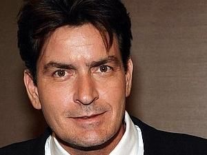 Warner Bros. звільнила Чарлі Шина через неадекватну поведінку Warner Bros. звільнила Чарлі Шина через неадекватну поведінку