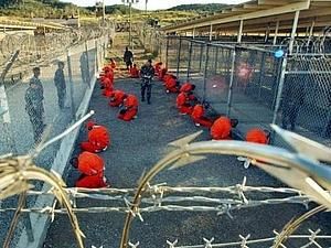 Обама дозволив військові суди в Гуантанамо