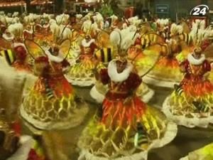 Школи самби демонструють майстерність на карнавалі у Ріо