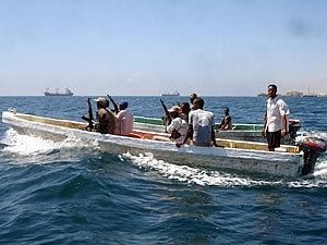 Судно з українцями на борту визволили з полону сомалійських піратів