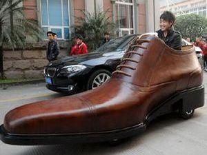 У Китаї побудували електромобіль з черевика 