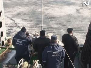 На Дніпрі ламають лід, щоб унеможливити паводки На Дніпрі ламають лід, щоб унеможливити паводки