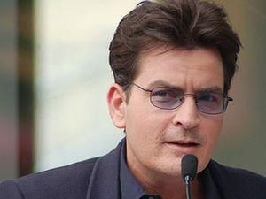 Поліція шукала у будинку Чарлі Шина зброю Поліція шукала у будинку Чарлі Шина зброю