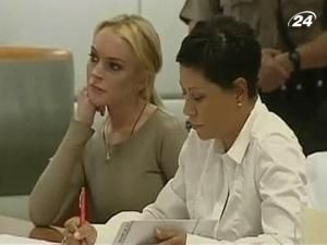 Ліндсей Лохан ще не вирішила - крала вона коштовне намисто чи ні Ліндсей Лохан ще не вирішила - крала вона коштовне намисто чи ні