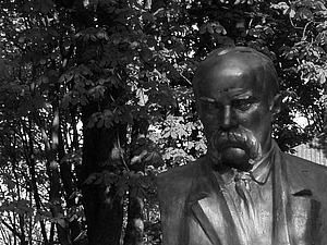 На Львівщині у річницю з Дня народження Шевченка викрали його бюст На Львівщині у річницю з Дня народження Шевченка викрали його бюст