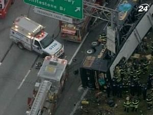 У Нью-Йорку перекинувся автобус з туристами У Нью-Йорку перекинувся автобус з туристами