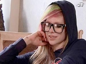 Авріл Лавін випустила нову платівку - "Goodbye Lullaby" Авріл Лавін випустила нову платівку - "Goodbye Lullaby"