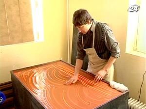 Глинотерапія - у Дніпропетровську малюють рідкою глиною Глинотерапія - у Дніпропетровську малюють рідкою глиною