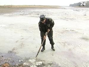 На Кременчуцькому водосховищі загинуло 16 млн. мальків На Кременчуцькому водосховищі загинуло 16 млн. мальків