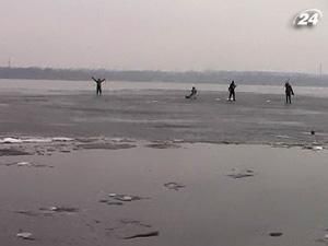 Экстремальное путешествие по Днепру... на льдине Экстремальное путешествие по Днепру... на льдине
