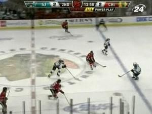 "Чикаго Блекхоукс" закинули шість шайб у ворота "Сан-Хосе" "Чикаго Блекхоукс" закинули шість шайб у ворота "Сан-Хосе"