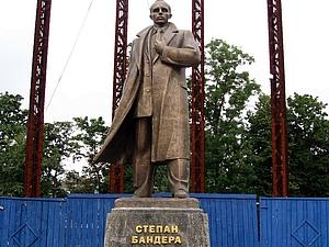 Львовский областной совет выделит почти 4 мил. гривен на достройку памятника Бандере во Львове