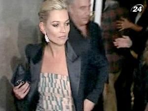 Кейт Мосс читатиме на сцені реп поруч з Каньє Вестом Кейт Мосс читатиме на сцені реп поруч з Каньє Вестом