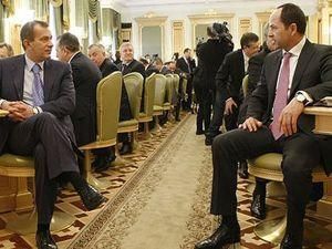 Клюев, Тигипко и Колесников увидели улучшение жизни уже сегодня Клюев, Тигипко и Колесников увидели улучшение жизни уже сегодня