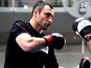 Кличко и Солис провели открытую тренировку Кличко и Солис провели открытую тренировку