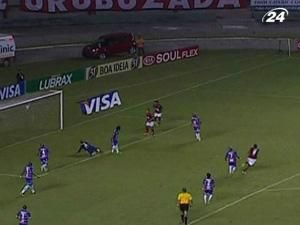 "Фламенго" на своем поле обыграло "Форталеза" "Фламенго" на своем поле обыграло "Форталеза"