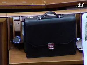 Утримання народних обранців обійдеться державі майже в мільярд гривень Утримання народних обранців обійдеться державі майже в мільярд гривень