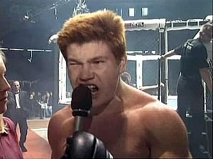 Самолет с неонацистом не смог приземлиться в Москве Самолет с неонацистом не смог приземлиться в Москве