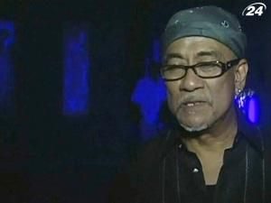 Художник Эд Арагон представил коллекцию "ультрафиолетовых картин" Художник Эд Арагон представил коллекцию "ультрафиолетовых картин"