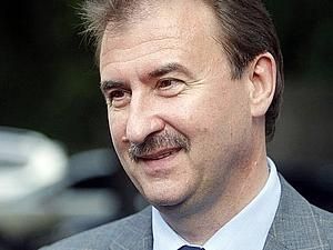 Попов подарил Украинскому центру в Москве телевизор Попов подарил Украинскому центру в Москве телевизор